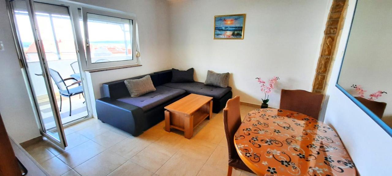 Apartment Miroslav Krk Town Bagian luar foto