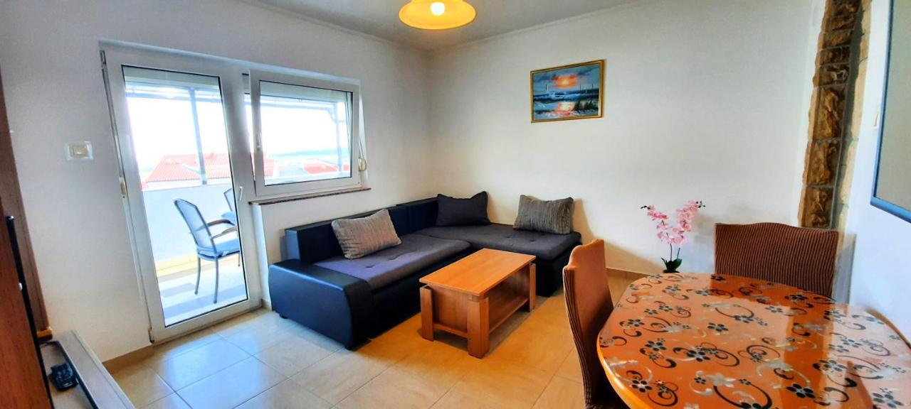 Apartment Miroslav Krk Town Bagian luar foto